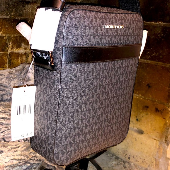 💥Moving to @the_bag_guy💥Micheal Kors - Medium Crossbody Leather Cooper - Picture 12 of 16